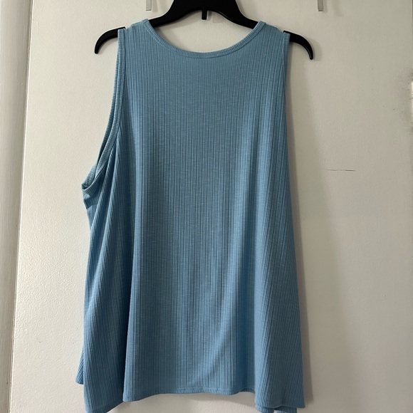 Women’s Old Navy Tank Top - Picture 4 of 4